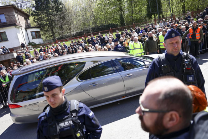 Ból, rozpacz, łzy. Poruszające sceny na pogrzebie Łukasza Litewki