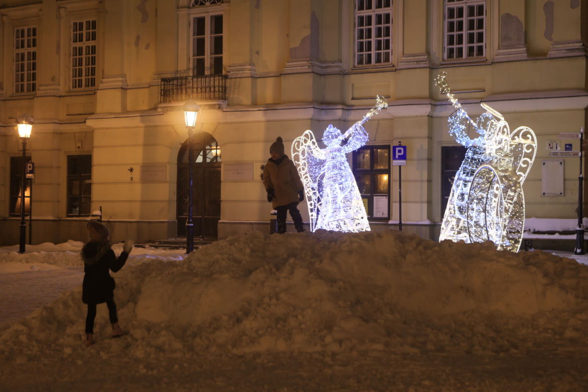 Śnieżny Lublin wieczorową porą