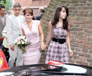 Katarzyna Skrzynecka i Marcin Łopucki na ślubie Joanny Liszowskiej i Oli Serneke 