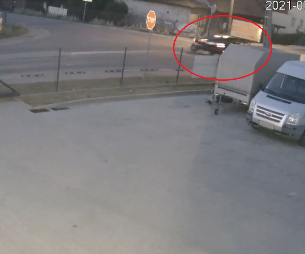 Zignorował znak STOP i potrącił 16-latka. Policja szuka sprawcy wypadku