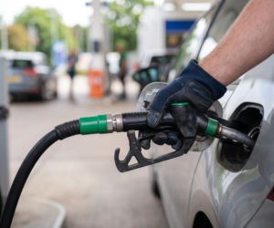 Hurtowe ceny paliw 06.10.2026. Benzyna wyraźnie w górę, diesel z delikatnymi obniżkami