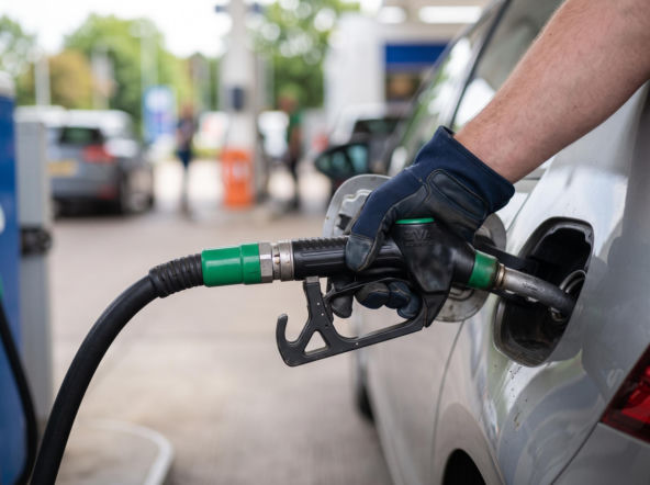 Hurtowe ceny paliw 06.10.2026. Benzyna wyraźnie w górę, diesel z delikatnymi obniżkami