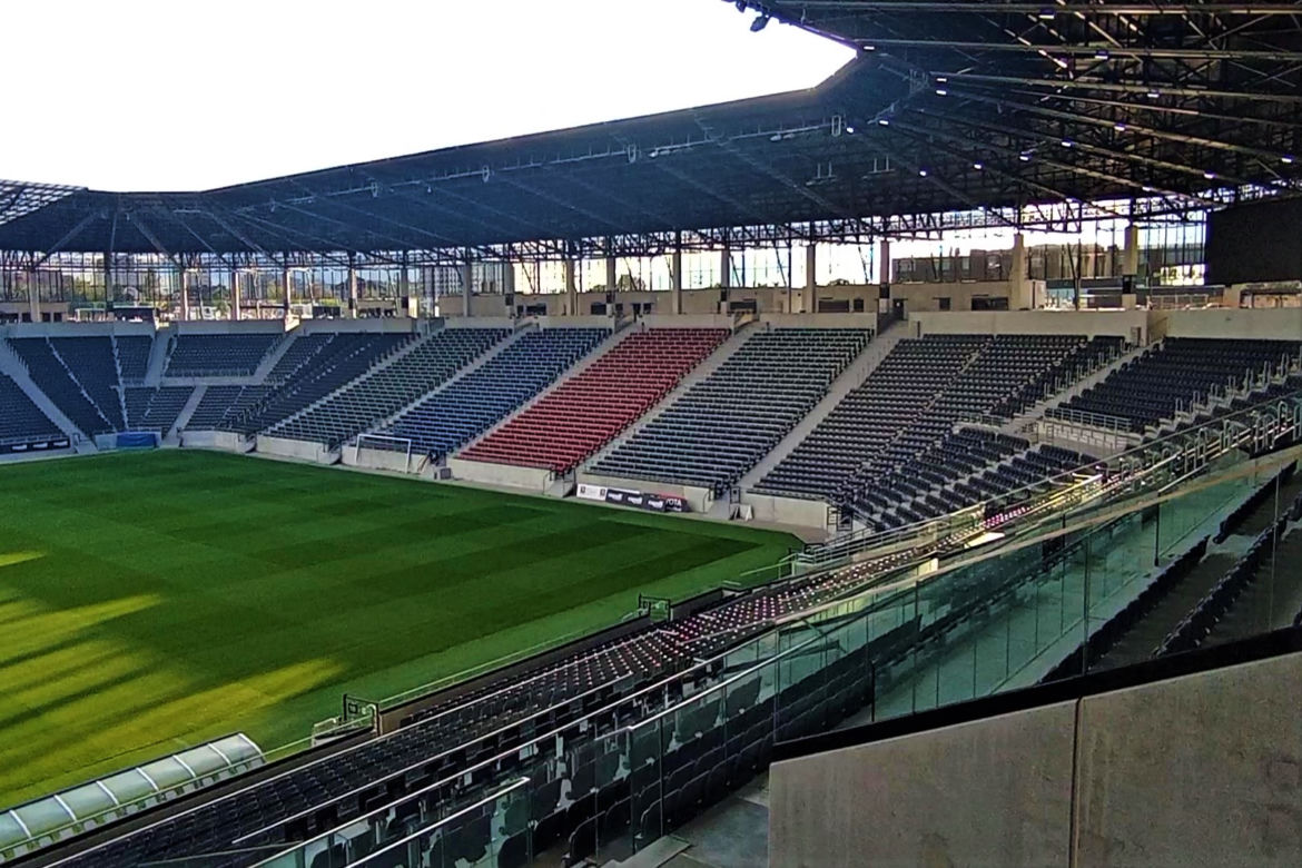 Spacery po nowym szczecińskim stadionie przyciągnęły wielu chętnych