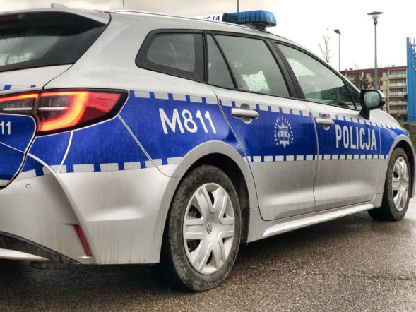 49-latek oskarżony o posiadanie pornografii dziecięcej i napaść na policjantów