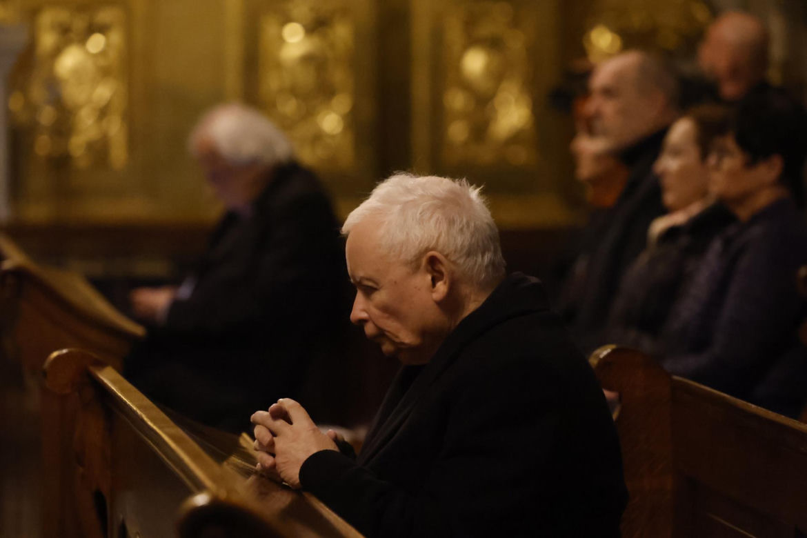 Jarosław Kaczyński z posłami na mszy św. w intencji Barbary Skrzypek