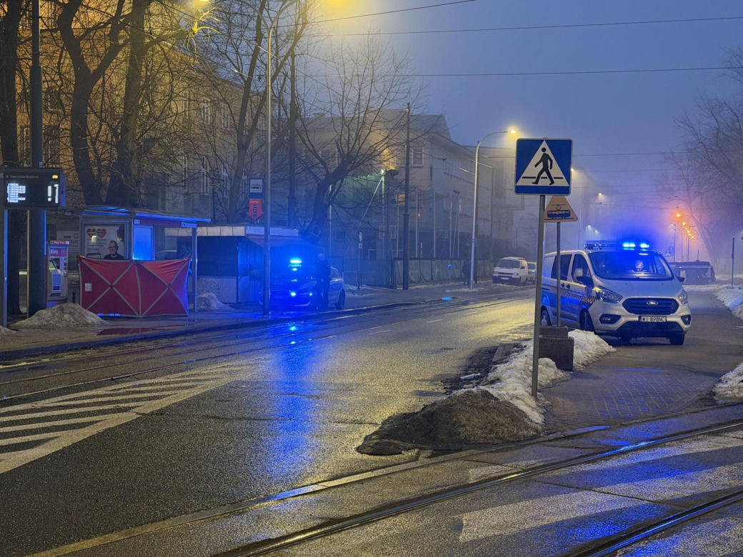 Na pomoc było za późno. Tajemnicza śmierć na przystanku w Warszawie