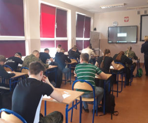 Dwaj uczniowie zasiądą w fotelach szefów policji w Rawiczu
