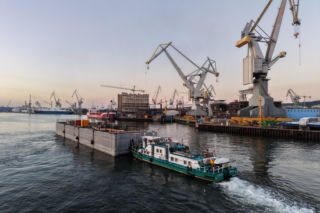 Technologiczny taniec 4000-tonowych kolosów na Zatoce - powstanie 2,5 km falochronów chroniących Port Zewnętrzny w Gdyni