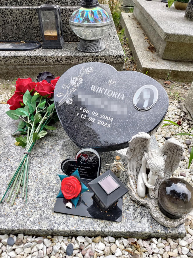 Mateusz rzucił monetą. Wypadł orzeł, więc udusił Wiktorię