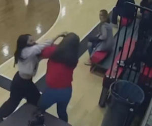 Bijatyka matek i ojców w katolickiej szkole! Ich dzieci patrzyły