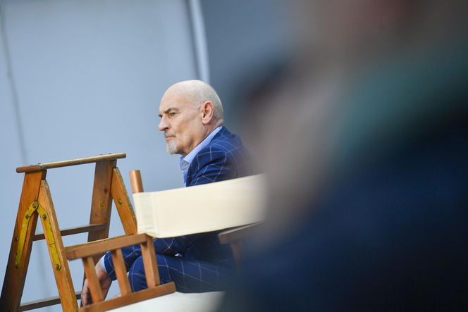 Gwiazdor "Na Wspólnej" zaatakowany przez fankę! "Niech pan już przestanie chlać"!