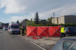 Motocyklista wbił się w osobówkę! Zginął na miejscu [ZDJĘCIE]