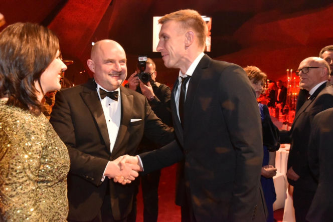 XIV Marszałkowski Bal Dobroczynny w CKK Jordanki. Zdjęcia ze środka. Efektowne kreacje VIP-ów