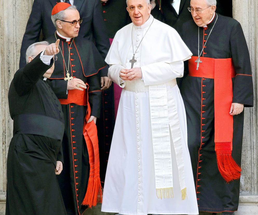 Papież chodzi w butach po zmarłym