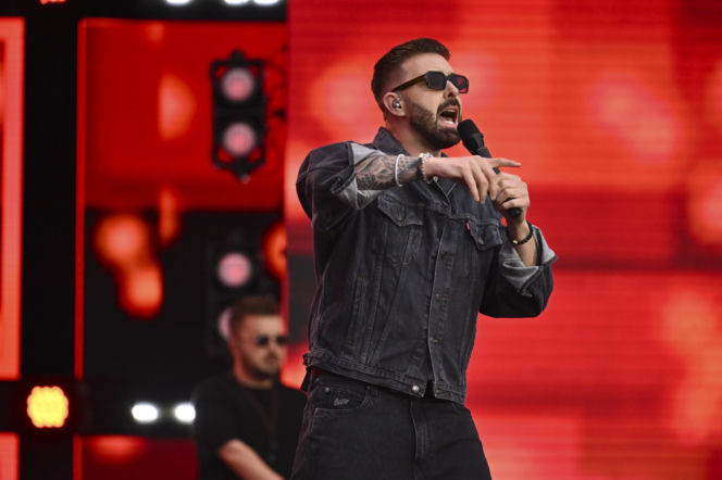 Grzegorz Hyży kiedyś i dziś. Od skromnego chłopaka z "X Factora" do ikony męskiego stylu