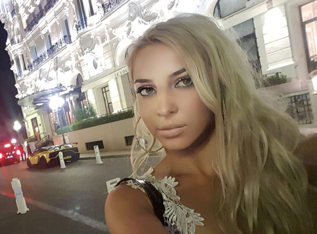 Potworna śmierć 27-letniej Anastazji w Grecji. Półnagie ciało owinięte w prześcieradło