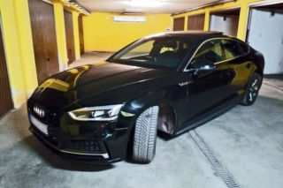 Luksusowe auto odnalezione w całości i masa części z kradzionych pojazdów