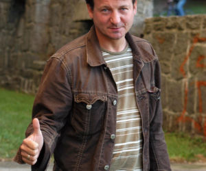 Robert Więckiewicz zaczynał w technikum budowlanym. Tak wyglądała jego niezwykła metamorfoza