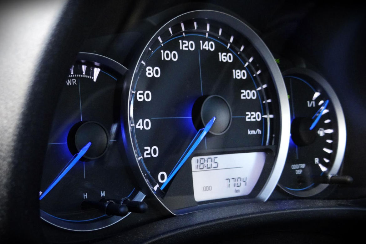 Toyota Yaris Hybrid 100