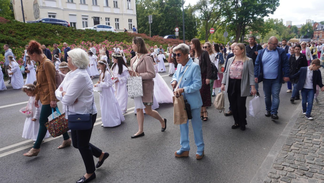Boże Ciało 2025. Tysiące osób uczestniczyło w olsztyńskich procesjach