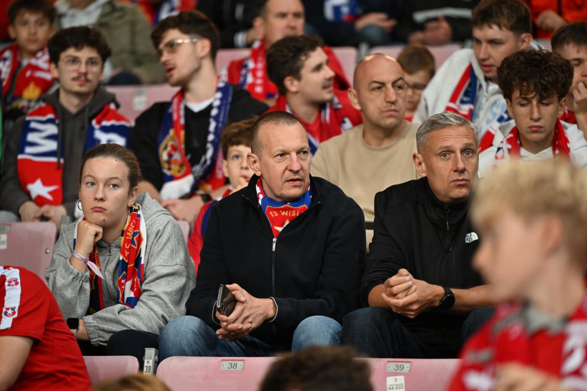Tak kibice Wisły Kraków bawili się na trybunach. Znajdź się na zdjęciach