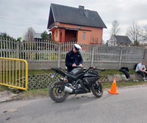 17-latek jechał motocyklem, nagle uderzyło w niego auto. Tragedia w Opocznie
