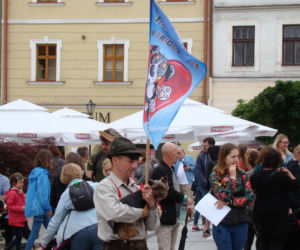 Barwna parada psów w Tarnowie! Tyle słodziaków w jednym miejscu!