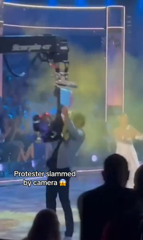  Ekolodzy wtargnęli na scenę "Tańca z gwiazdami"! Gorzko tego pożałowali