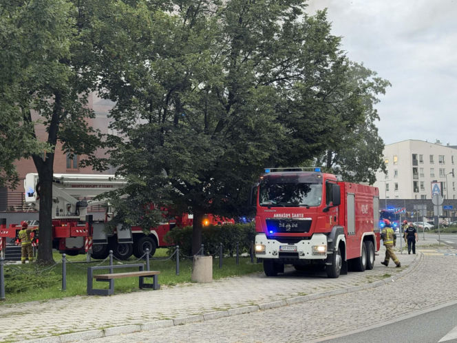 Gigantyczny pożar w centrum Chorzowa. Nad miastem unoszą się kłęby czarnego dymu