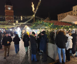Tłumy na bożonarodzeniowym jarmarku na Rynku. To ostatnie dni żeby go odwiedzić