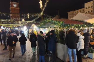 Tłumy na bożonarodzeniowym jarmarku na Rynku. To ostatnie dni żeby go odwiedzić