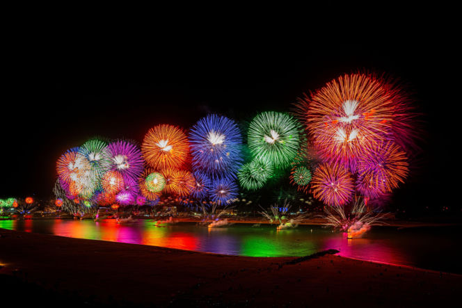 Ras Al Khaimah z nowym rekordem Guinnessa! Takim pokazem fajerwerków i dronów powitali nowy rok [ZDJĘCIA]