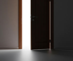 Usiłowanie włamania w Warszawie. Sąsiad usłyszał hałas, co odkryli policjanci?