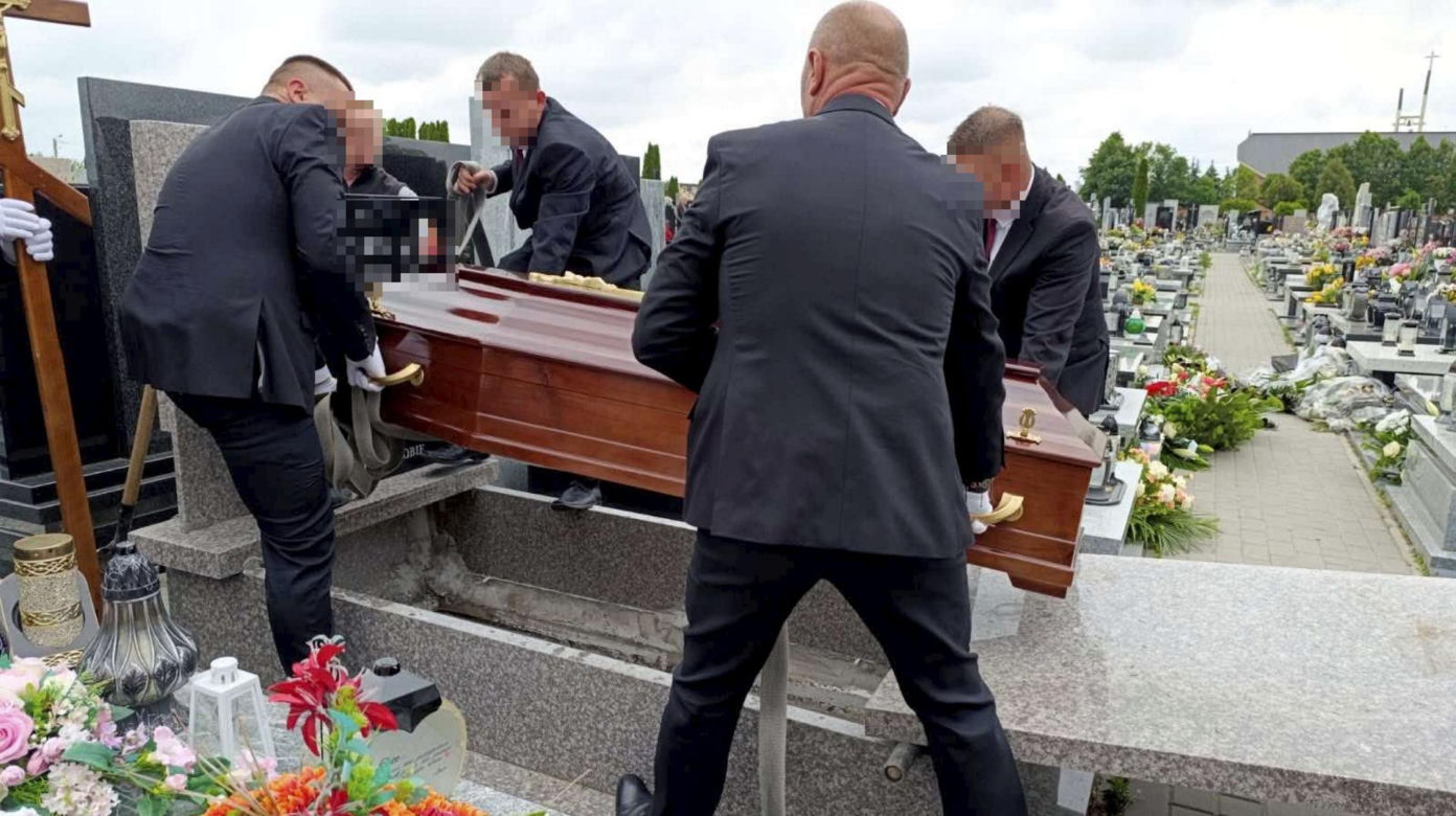Pogrzeb pana Mikołaja z Siedlec. Do końca szukał rodziny dla 9-letniego syna. "Spełniłem swoje marzenie"