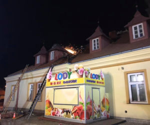 W Zakliczynie PŁONĄŁ ratusz! Wóz strażacki Jelcz uszkodzony w czasie akcji! 