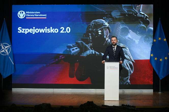 Szef MON Władysław Kosiniak-Kamysz podczas konferencji "Szpejowisko 2.0" w siedzibie Dowództwa Wojsk Obrony Terytorialnej w Zegrzu