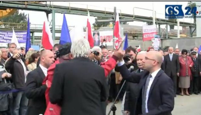 Były stoczniowiec Zbigniew Wysocki z gwoździem na Kaczyńskiego 
