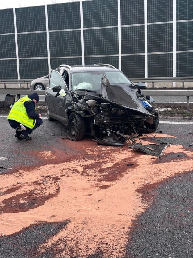 Wypadek na A4 w stronę Tarnowa. Lądował LPR, ogromne korki