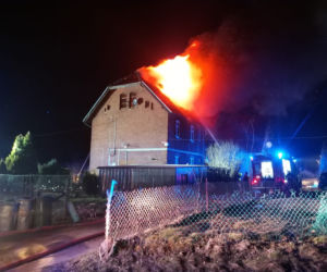 Nowe Włóki. Pożar budynku wielorodzinnego. Dach nad głową straciło około 20 osób [ZDJĘCIA]