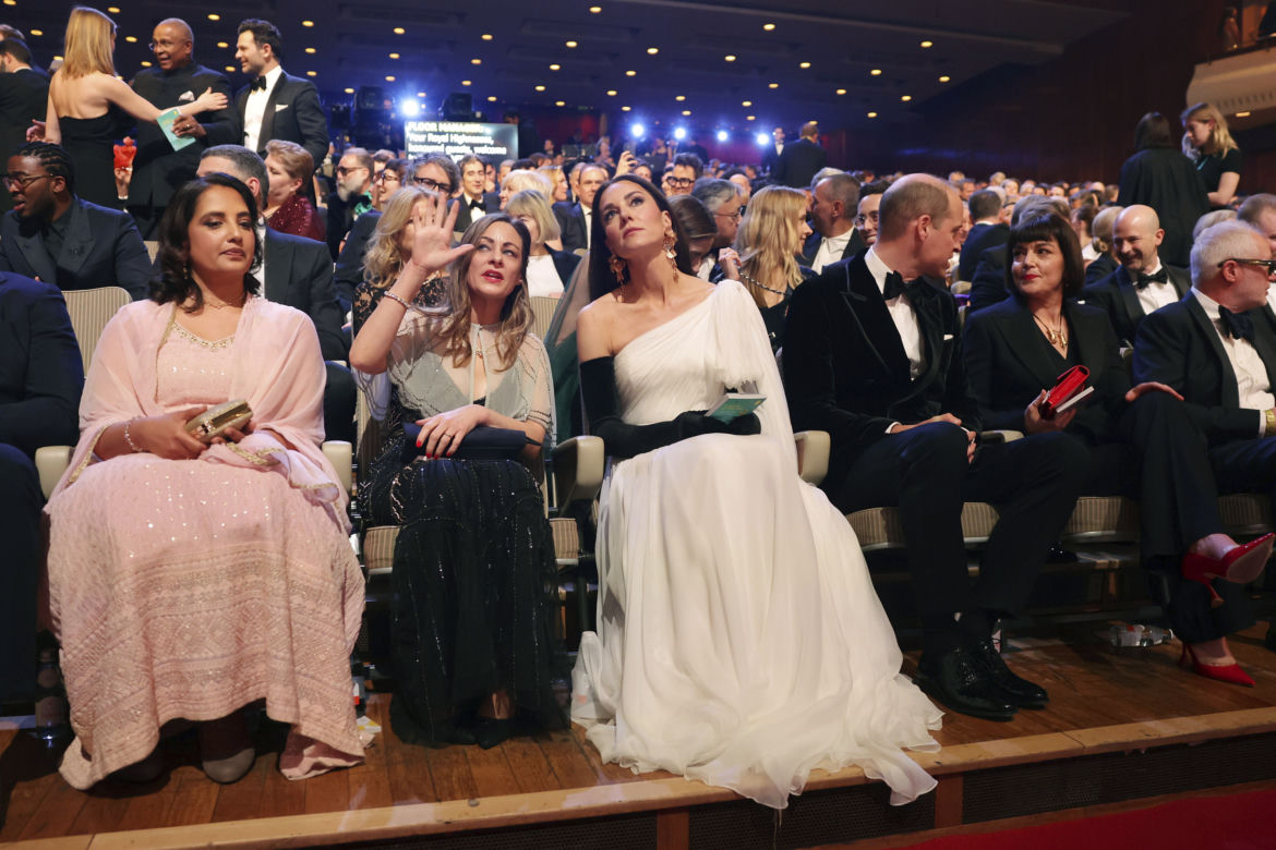 Szok! Księżna Kate dała Williamowi klapsa w pupę na wielkiej gali. Wszystko się nagrało