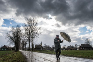 Chłodny front przechodzi przez Polskę. Kiedy możemy spodziewać się rozpogodzeń?