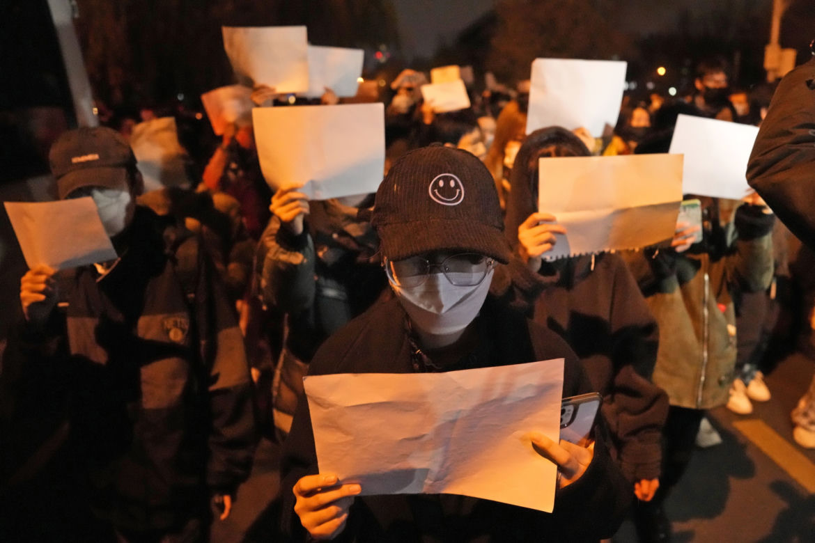 Wielkie demonstracje przeciwko restrykcjom covidowym! "Chcę swobodnie wychodzić, ale nie mogę"