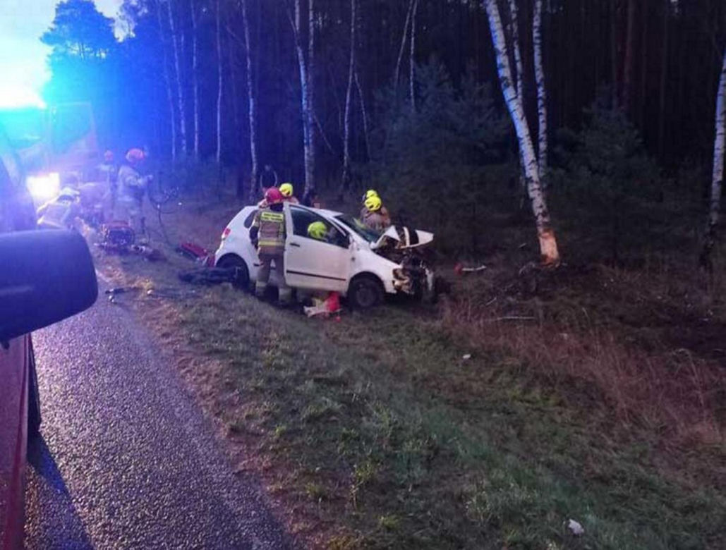 Makabryczny wypadek w Brodach! Cztery osoby walczą o życie [ZDJĘCIA].