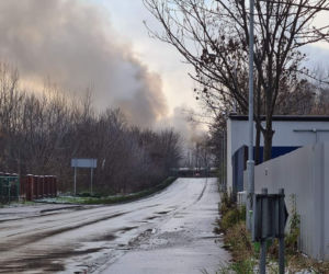 Pożar zakładów chemicznych w Chorzowie. Kłęby dymu nad miastem