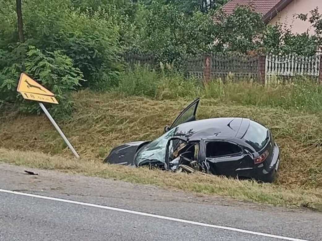 Pijany i naćpany 21-latek aresztowany. Uderzył w sygnalizator pod Sochaczewem, a 15-latkę zabrał śmigłowiec [ZDJĘCIA]