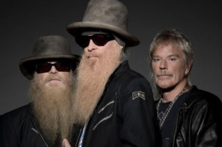 Perkusista ZZ Top zmaga się z poważnymi problemami zdrowotnymi. Grupa jest obecnie w trasie koncertowej 