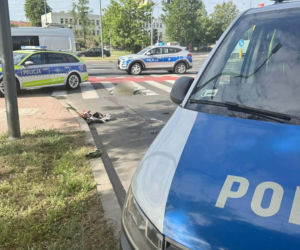 Śmiertelne potrącenie 12-latki na rowerze przez ciężarówkę. Na miejscu pracuje policja oraz prokurator