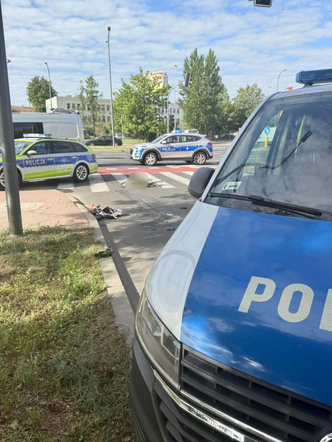 Śmiertelne potrącenie 12-latki na rowerze przez ciężarówkę. Na miejscu pracuje policja oraz prokurator