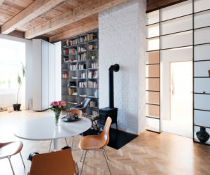 Wnętrze z domową biblioteczką