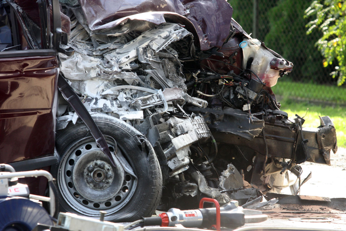 Konstancin Jeziorna: Tragiczny wypadek. Mercedes zderzył się z tirem